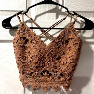 Lace crop top 🤎
